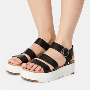 UGG sandals black! Worn few a few months ! But still has tons of life